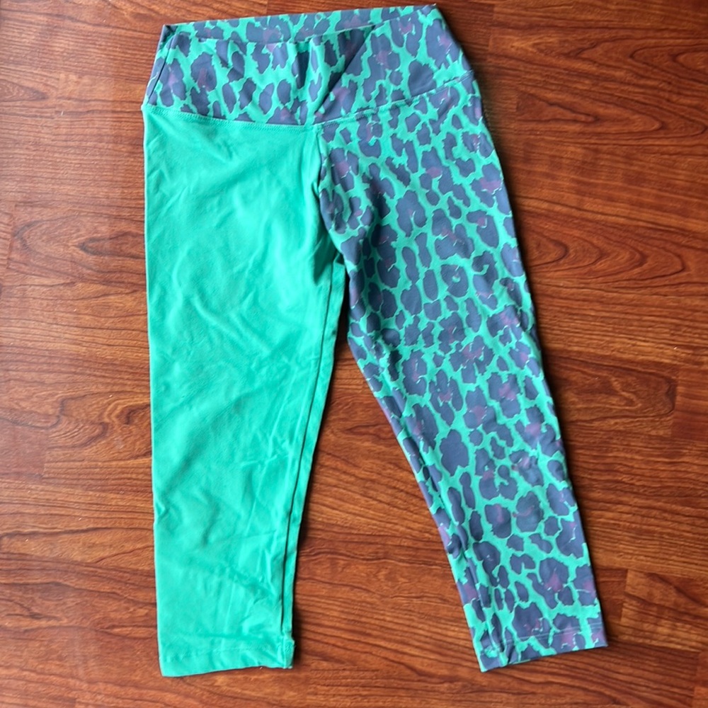 Gently Used Fit Mama Women’s Capri Purple & Sea foam Green Workout Leggings